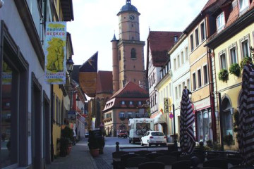 60 Volkach am Main_Blick zur Pfarrkirche
